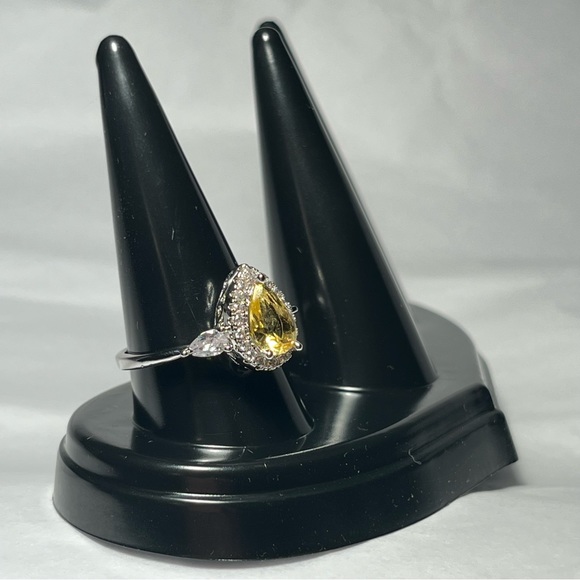 925 Sterling Silver Pear-Shaped Yellow Engagement Ring - Picture 3 of 12